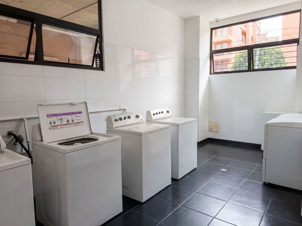 Apartaestudio en venta en Santa Barbara Occidental, Bogotá, 38 m² · foto 10 de 12