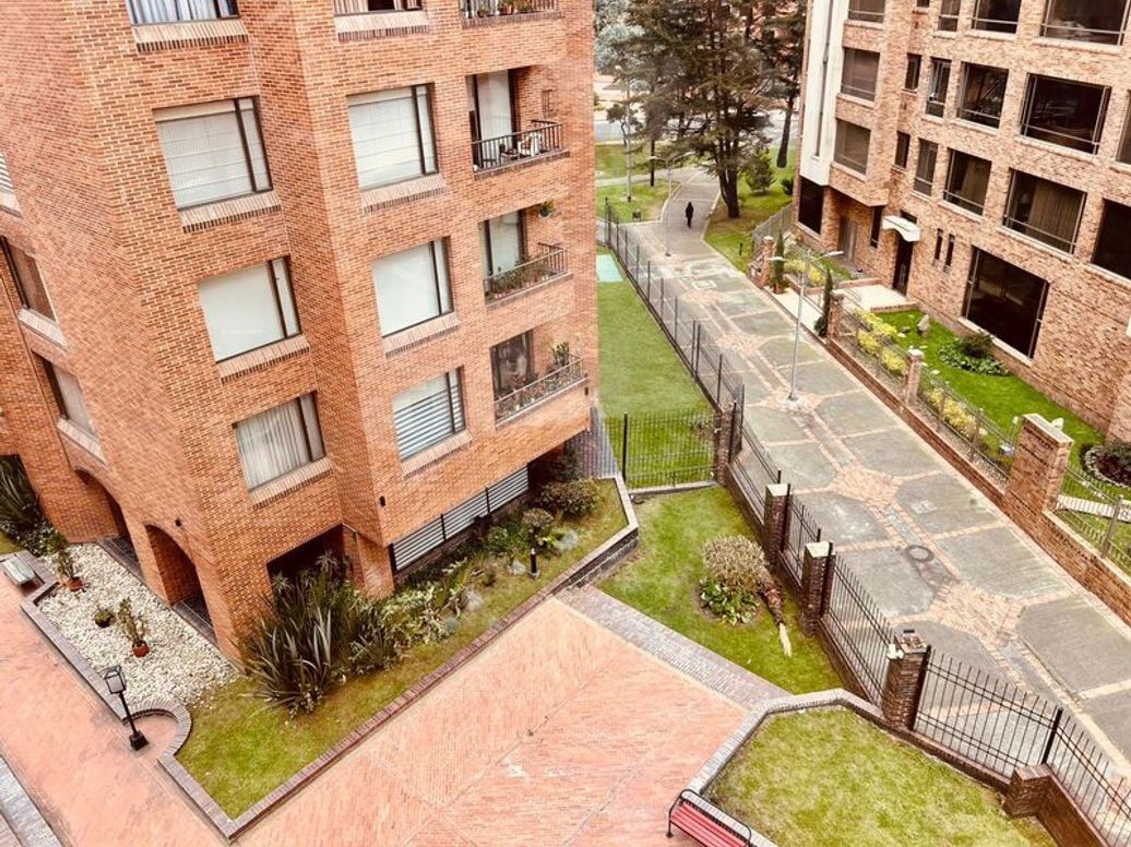 Apartamento de 3 alcobas en venta en Pelodo Del Contry, Bogotá, 157 m² · foto 2 de 8