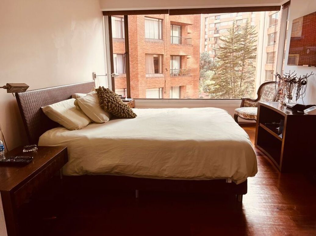 Apartamento de 3 alcobas en venta en Pelodo Del Contry, Bogotá, 157 m² · foto 4 de 8