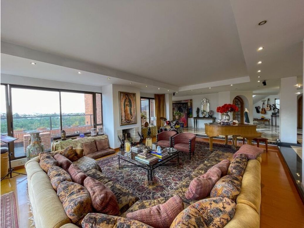 Apartamento de 4 alcobas en venta en Club De Los Lagartos, Bogotá, 781 m² · foto 2 de 20
