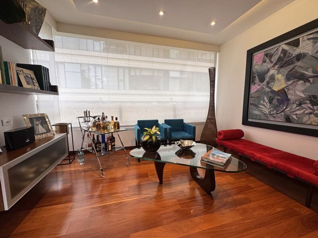 Apartamento de 3 alcobas en venta en El Refugio, Bogotá, 188 m² · foto 3 de 11