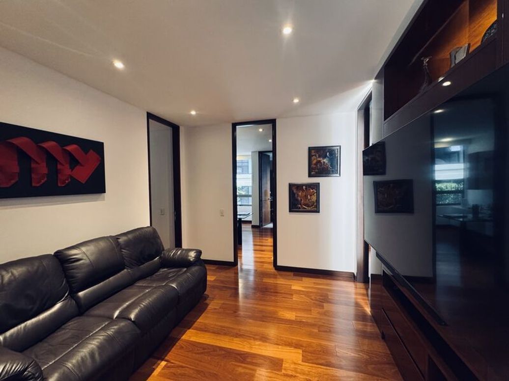 Apartamento de 3 alcobas en venta en El Refugio, Bogotá, 188 m² · foto 7 de 11