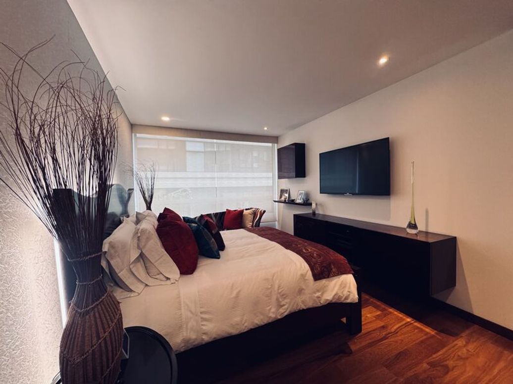 Apartamento de 3 alcobas en venta en El Refugio, Bogotá, 188 m² · foto 8 de 11