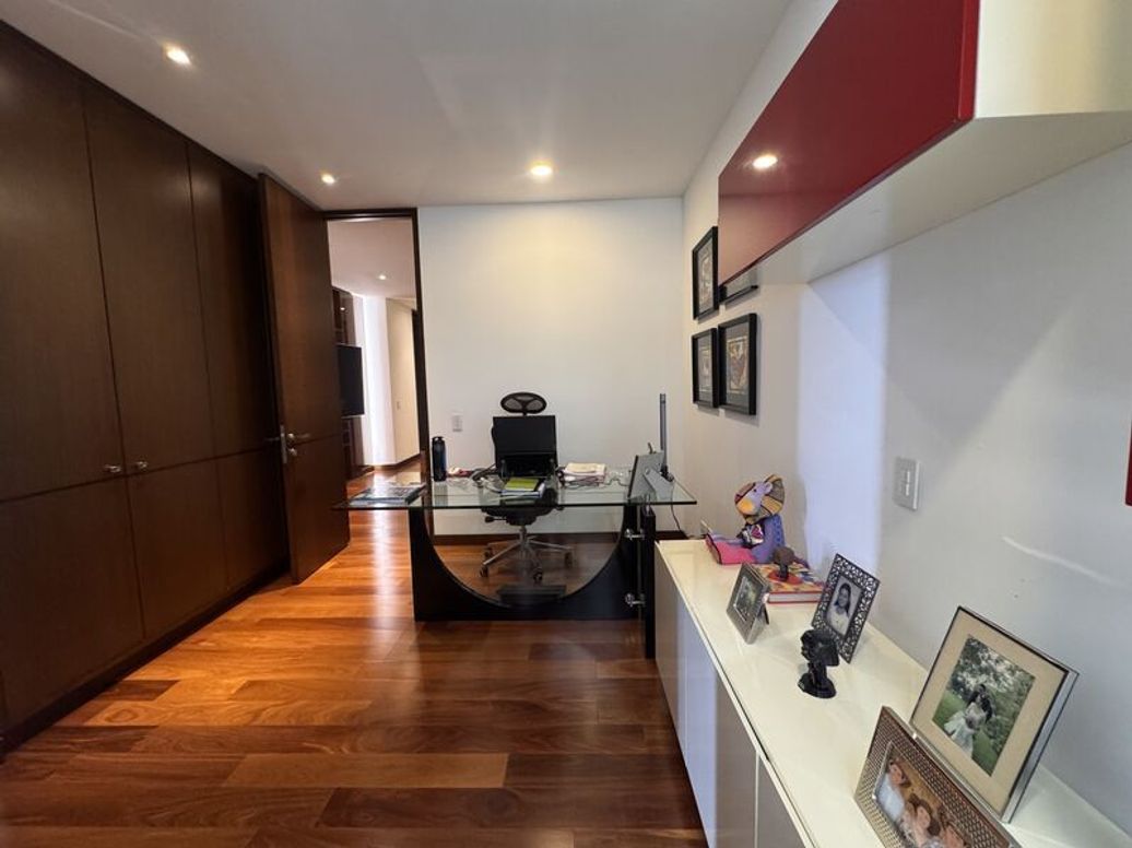 Apartamento de 3 alcobas en venta en El Refugio, Bogotá, 188 m² · foto 11 de 11
