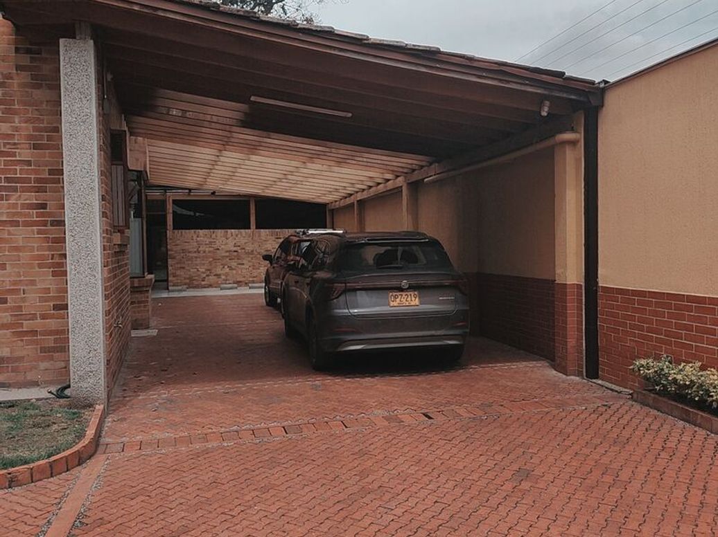 Casa de 4 alcobas en venta en San José De Bavaria, Bogotá, 400 m² · foto 2 de 20