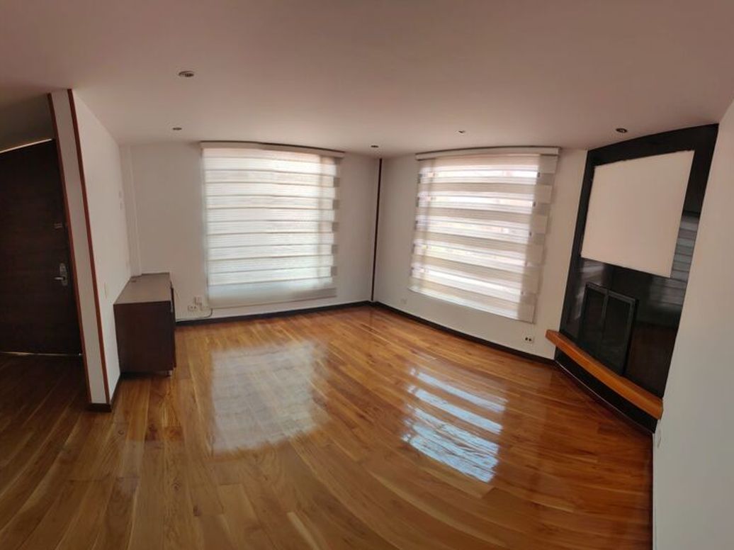Casa de 4 alcobas en venta en San José De Bavaria, Bogotá, 400 m² · foto 4 de 20