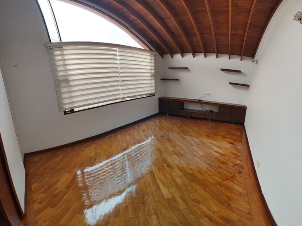 Casa de 4 alcobas en venta en San José De Bavaria, Bogotá, 400 m² · foto 11 de 20