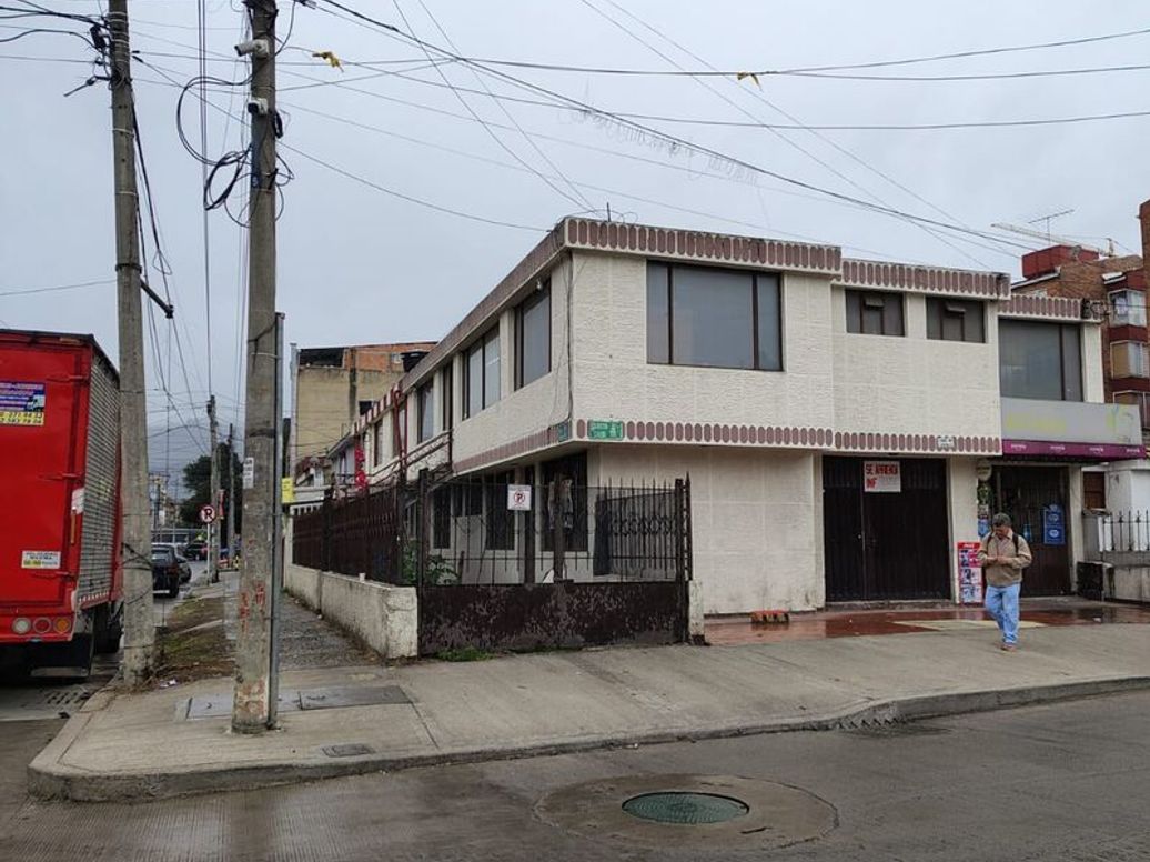 Casa de 5 alcobas en venta en San José Del Prado, Bogotá, 245 m² · foto 2 de 19