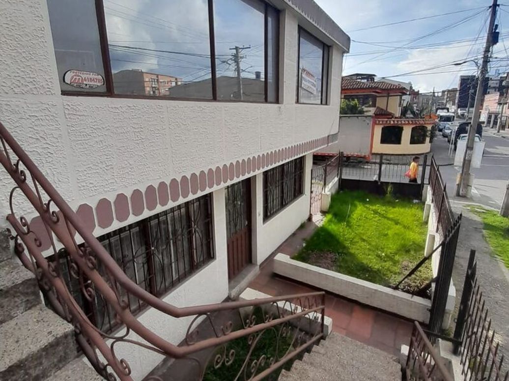 Casa de 5 alcobas en venta en San José Del Prado, Bogotá, 245 m² · foto 4 de 19