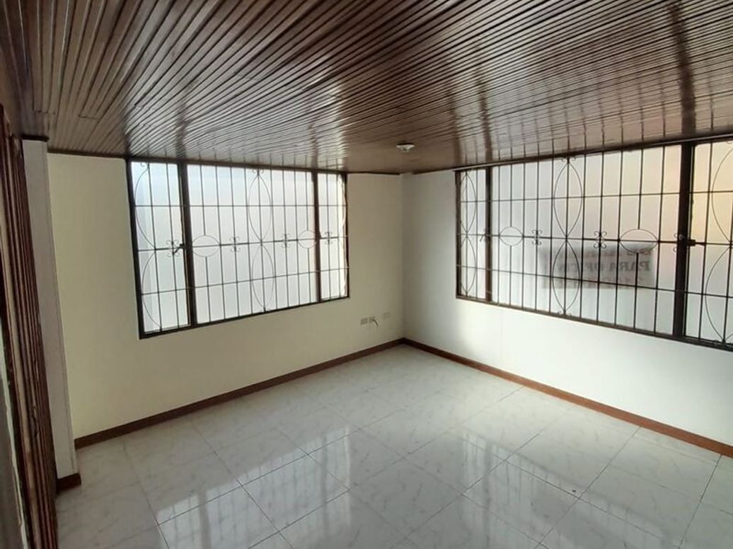 Casa de 5 alcobas en venta en San José Del Prado, Bogotá, 245 m² · foto 5 de 19