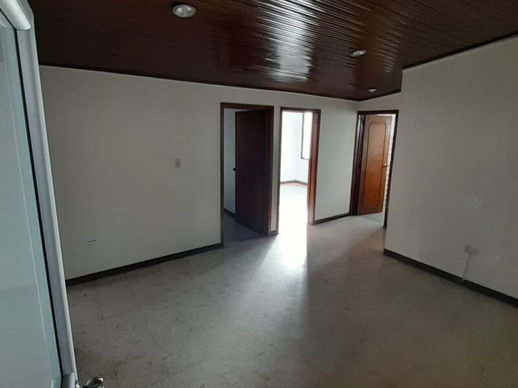 Casa de 5 alcobas en venta en San José Del Prado, Bogotá, 245 m² · foto 9 de 19