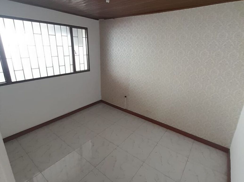 Casa de 5 alcobas en venta en San José Del Prado, Bogotá, 245 m² · foto 18 de 19
