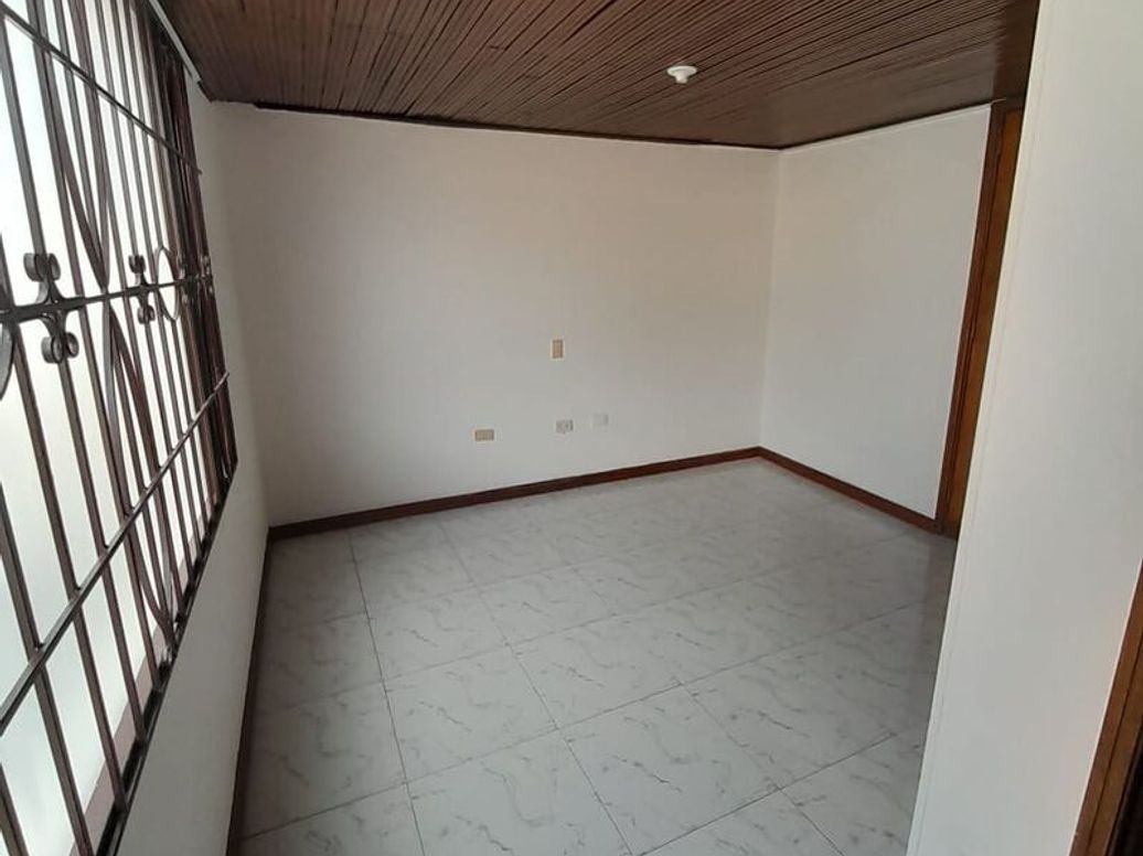 Casa de 5 alcobas en venta en San José Del Prado, Bogotá, 245 m² · foto 14 de 19