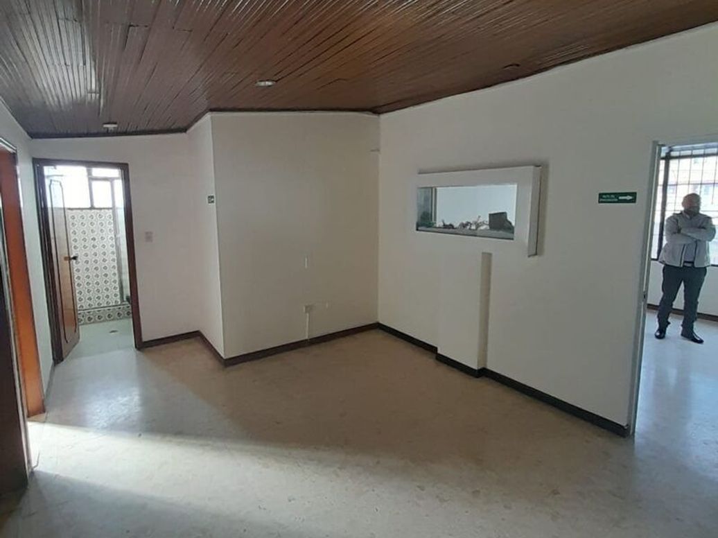 Casa de 5 alcobas en venta en San José Del Prado, Bogotá, 245 m² · foto 13 de 19
