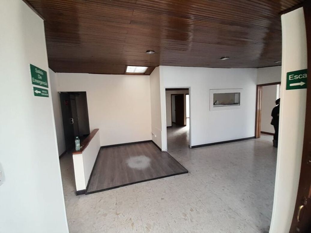 Casa de 5 alcobas en venta en San José Del Prado, Bogotá, 245 m² · foto 8 de 19