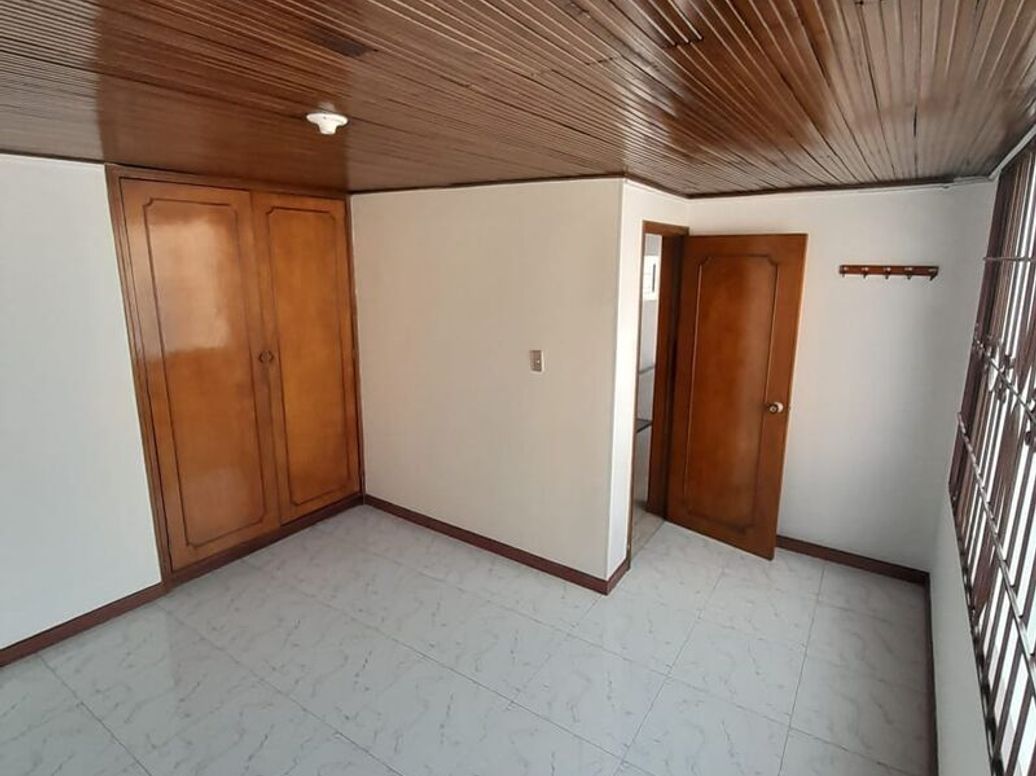 Casa de 5 alcobas en venta en San José Del Prado, Bogotá, 245 m² · foto 16 de 19