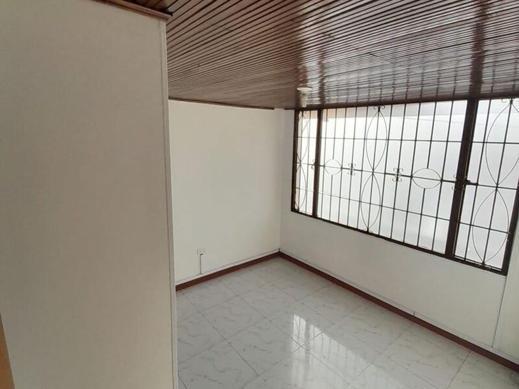 Casa de 5 alcobas en venta en San José Del Prado, Bogotá, 245 m² · foto 12 de 19
