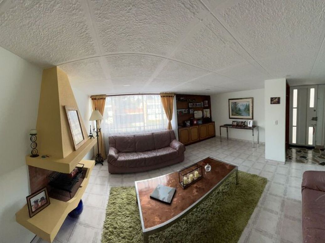 Casa de 3 alcobas en venta en Usaquén, Bogotá, 245 m² · foto 2 de 11