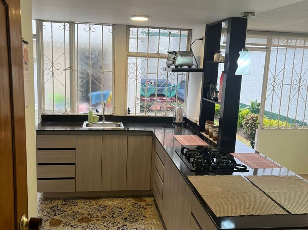 Casa de 3 alcobas en venta en Usaquén, Bogotá, 245 m² · foto 4 de 11