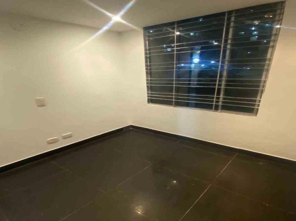 Apartamento de 2 alcobas en venta en El Castillo, Bogotá, 40 m² · foto 3 de 16