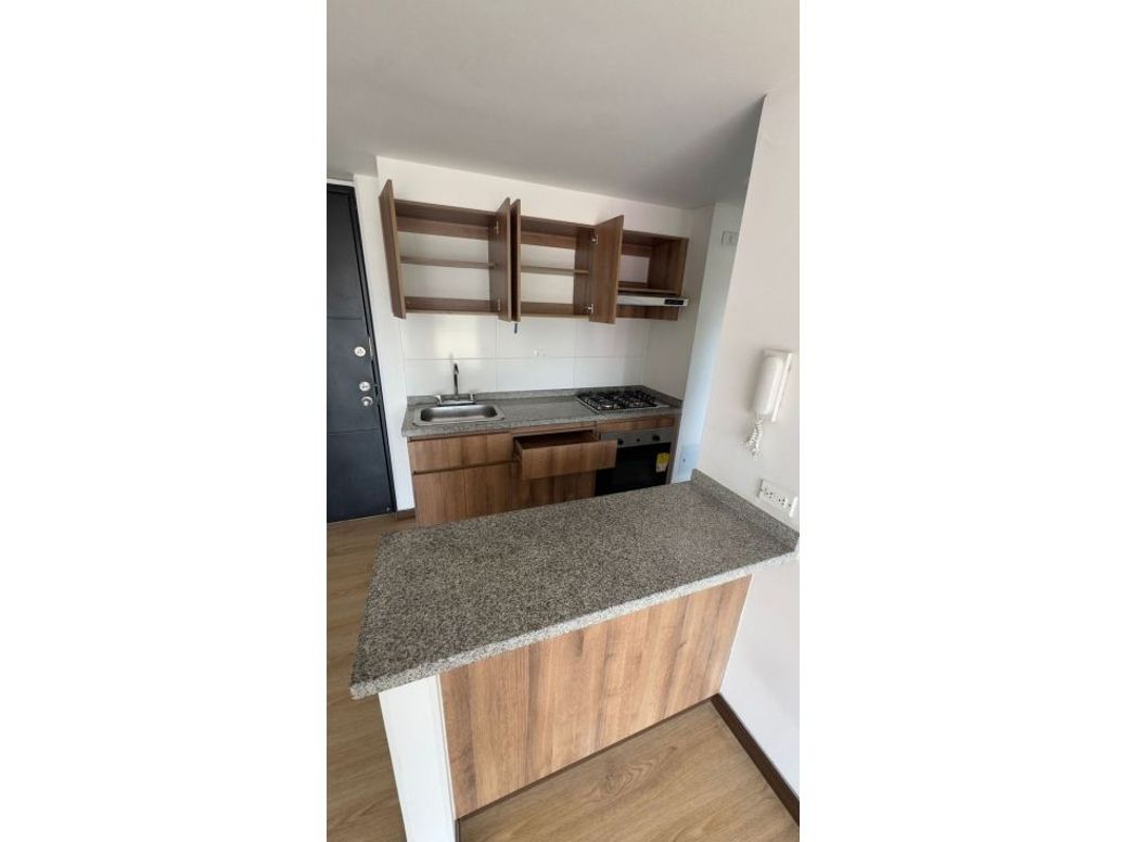 Apartamento de 3 alcobas en venta en Engativá, Bogotá, 62 m² · foto 2 de 18