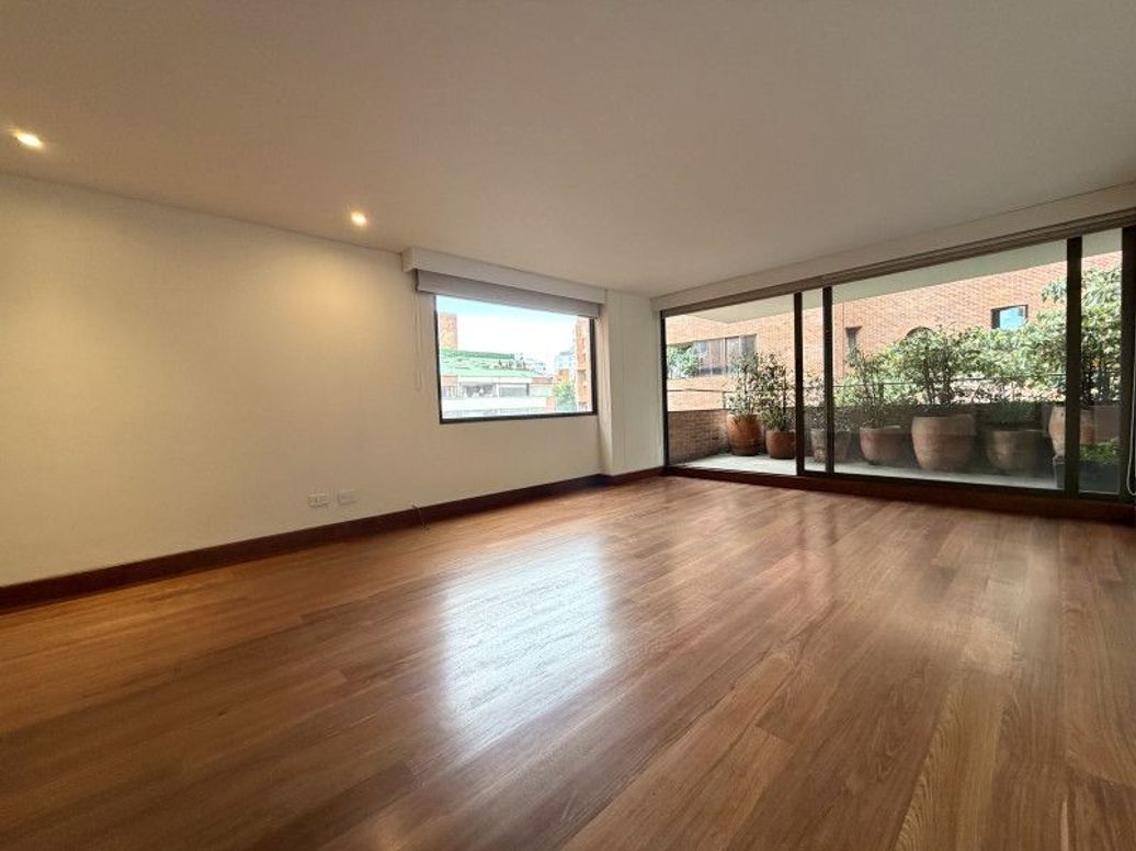 Apartamento de 3 alcobas en venta en Los Rosales, Bogotá, 313 m² · foto 13 de 20