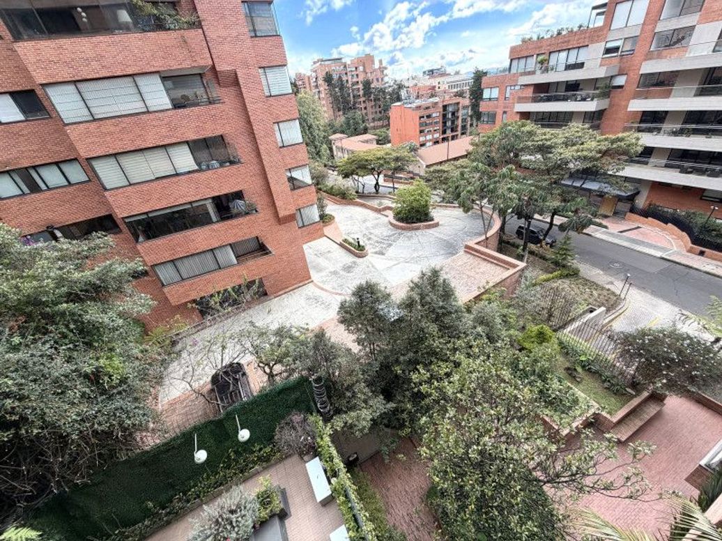 Apartamento de 3 alcobas en venta en Los Rosales, Bogotá, 313 m² · foto 6 de 20