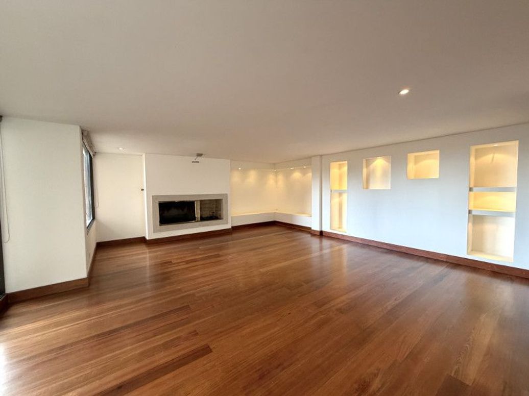 Apartamento de 3 alcobas en venta en Los Rosales, Bogotá, 313 m² · foto 4 de 20
