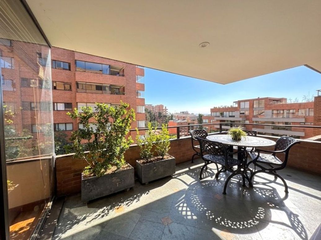Apartamento de 3 alcobas en venta en Los Rosales, Bogotá, 313 m² · foto 5 de 20