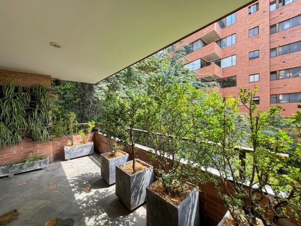 Apartamento de 3 alcobas en venta en Los Rosales, Bogotá, 313 m² · foto 11 de 20