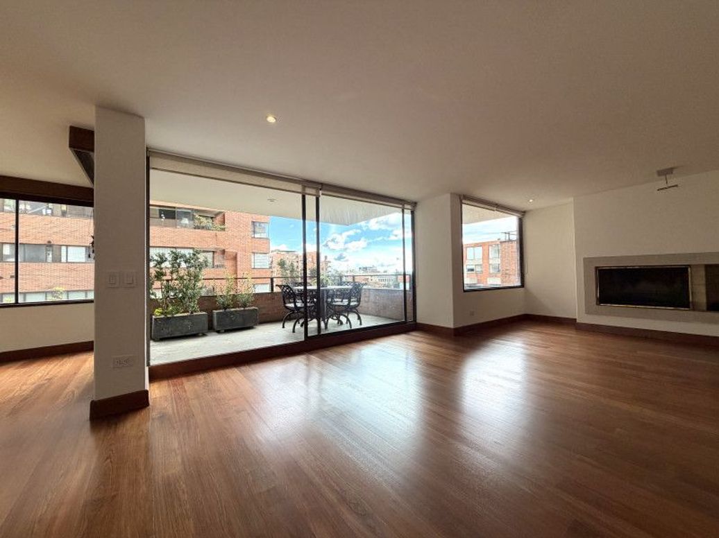 Apartamento de 3 alcobas en venta en Los Rosales, Bogotá, 313 m² · foto 3 de 20