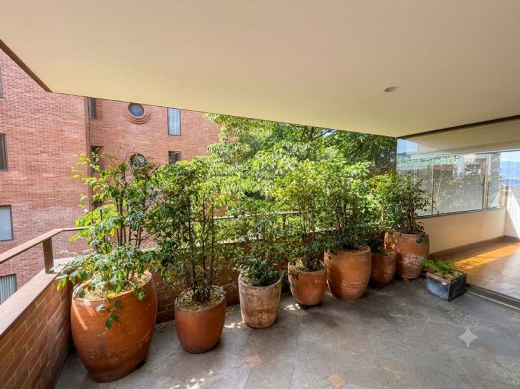 Apartamento de 3 alcobas en venta en Los Rosales, Bogotá, 313 m² · foto 15 de 20