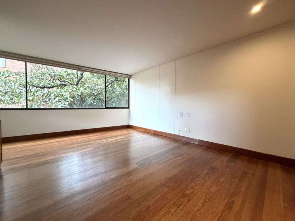 Apartamento de 3 alcobas en venta en Los Rosales, Bogotá, 313 m² · foto 18 de 20