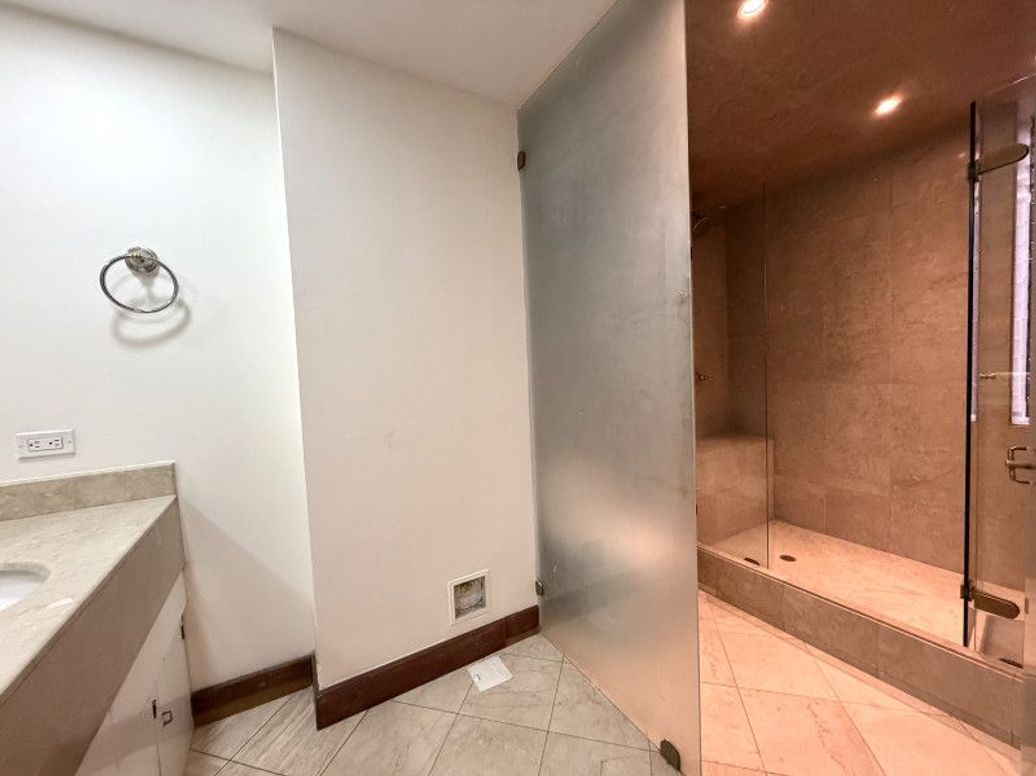 Apartamento de 3 alcobas en venta en Los Rosales, Bogotá, 313 m² · foto 17 de 20