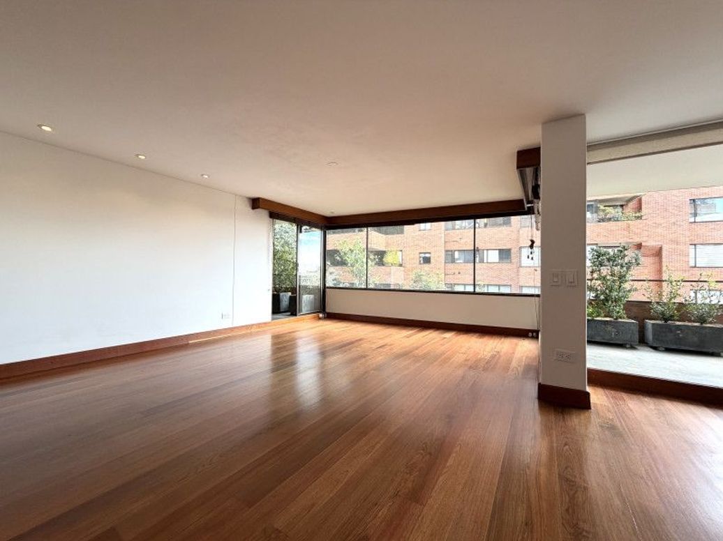 Apartamento de 3 alcobas en venta en Los Rosales, Bogotá, 313 m² · foto 8 de 20