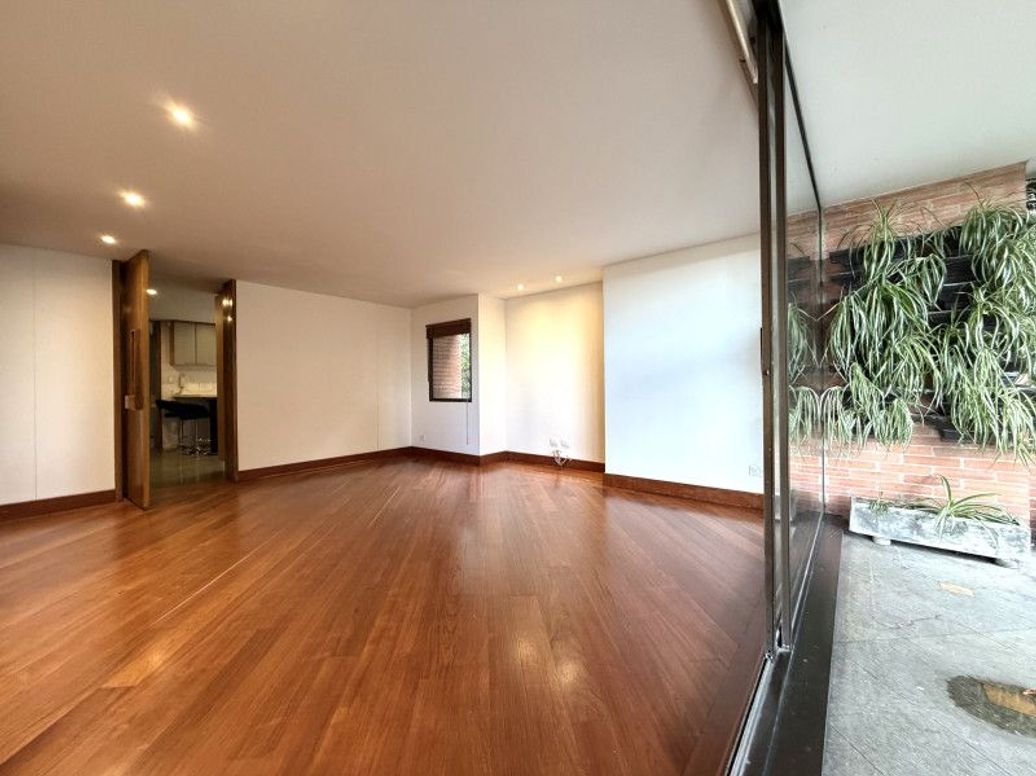 Apartamento de 3 alcobas en venta en Los Rosales, Bogotá, 313 m² · foto 9 de 20
