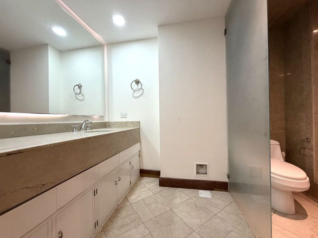 Apartamento de 3 alcobas en venta en Los Rosales, Bogotá, 313 m² · foto 16 de 20