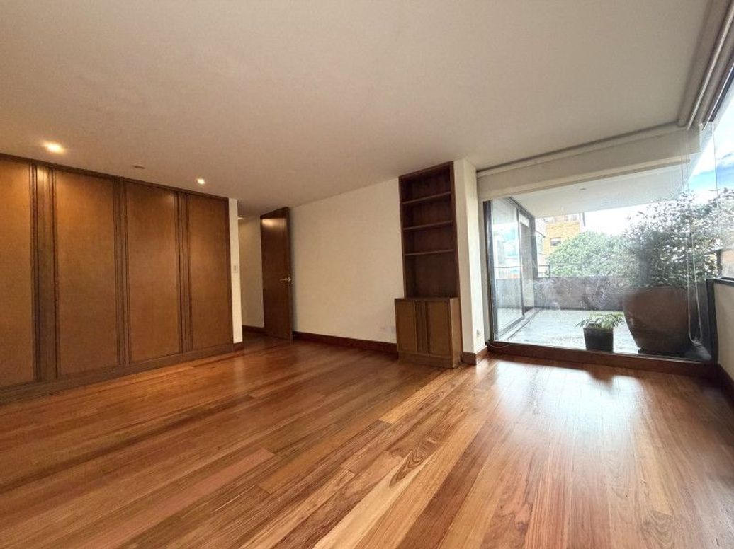 Apartamento de 3 alcobas en venta en Los Rosales, Bogotá, 313 m² · foto 19 de 20