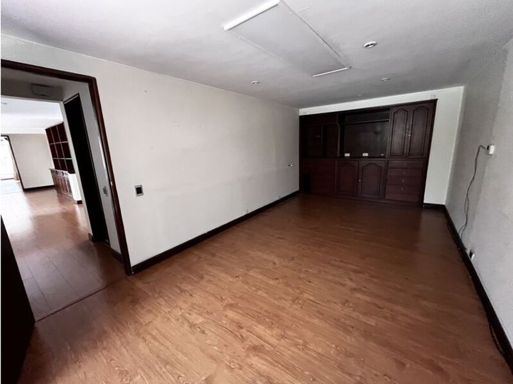 Apartamento de 3 alcobas en venta en El Refugio, Bogotá, 232 m² · foto 6 de 15