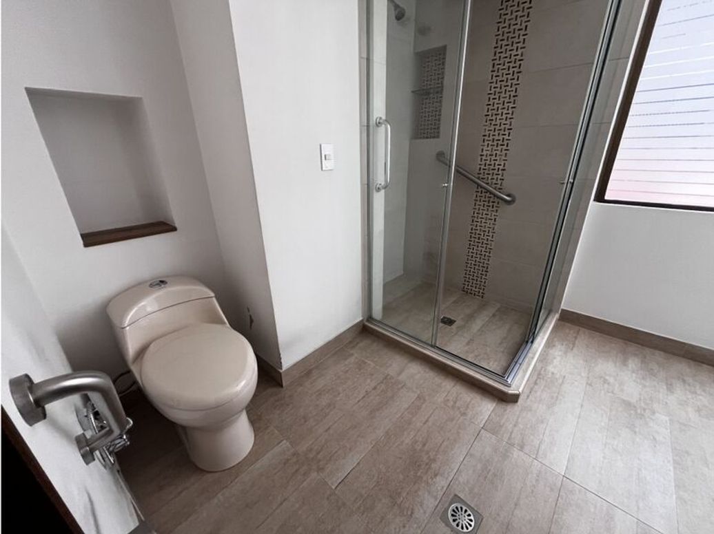 Apartamento de 3 alcobas en venta en El Refugio, Bogotá, 232 m² · foto 9 de 15