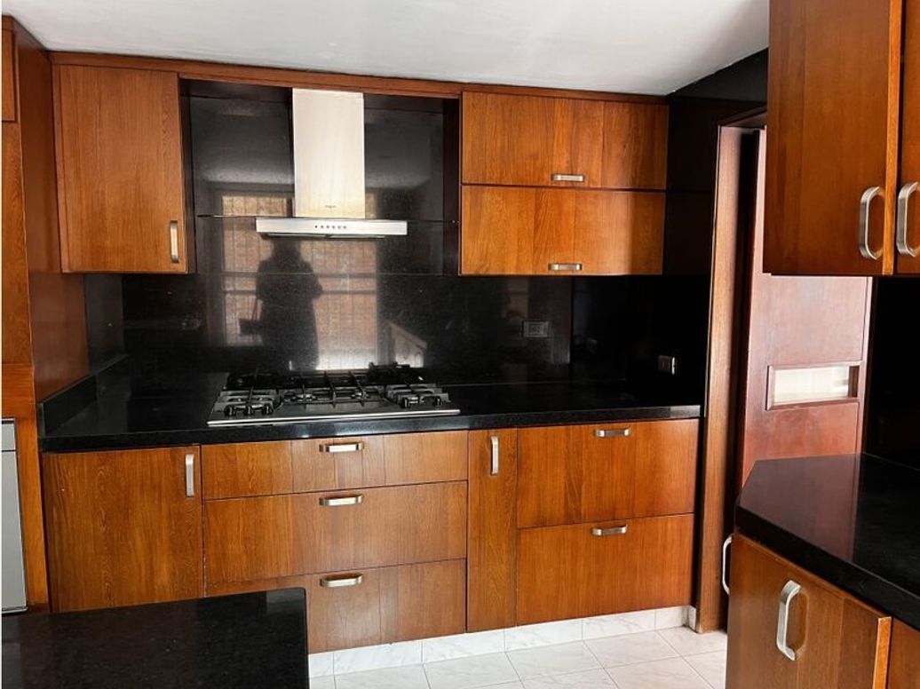 Apartamento de 3 alcobas en venta en El Refugio, Bogotá, 232 m² · foto 11 de 15