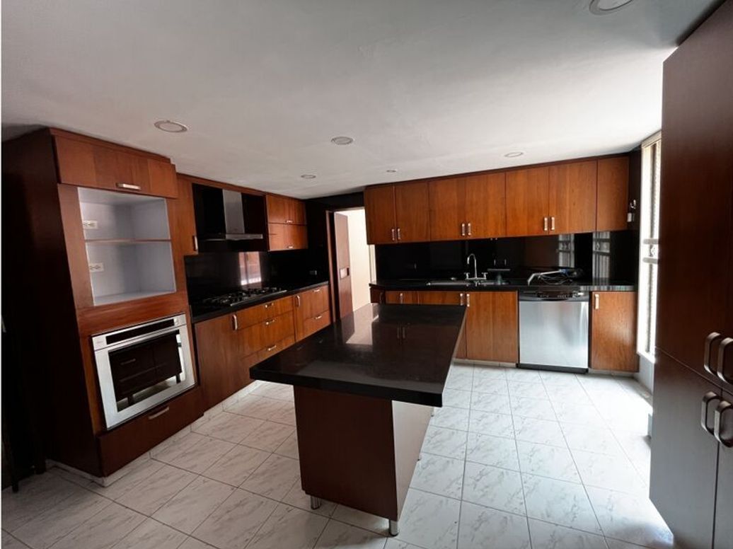 Apartamento de 3 alcobas en venta en El Refugio, Bogotá, 232 m² · foto 12 de 15