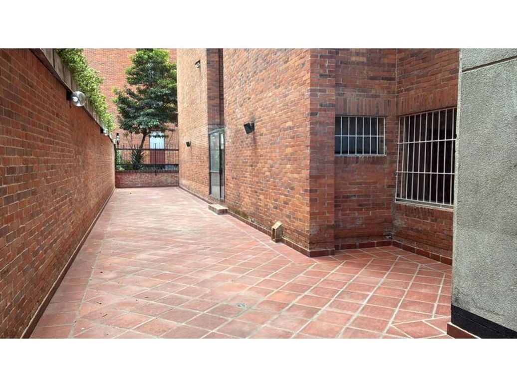 Apartamento de 3 alcobas en venta en El Refugio, Bogotá, 232 m² · foto 15 de 15
