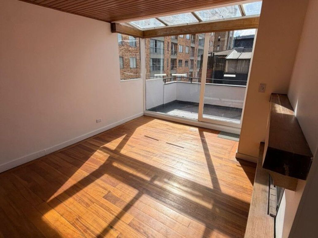 Apartamento de 3 alcobas en venta en Los Cedritos, Bogotá, 155 m² · foto 3 de 20