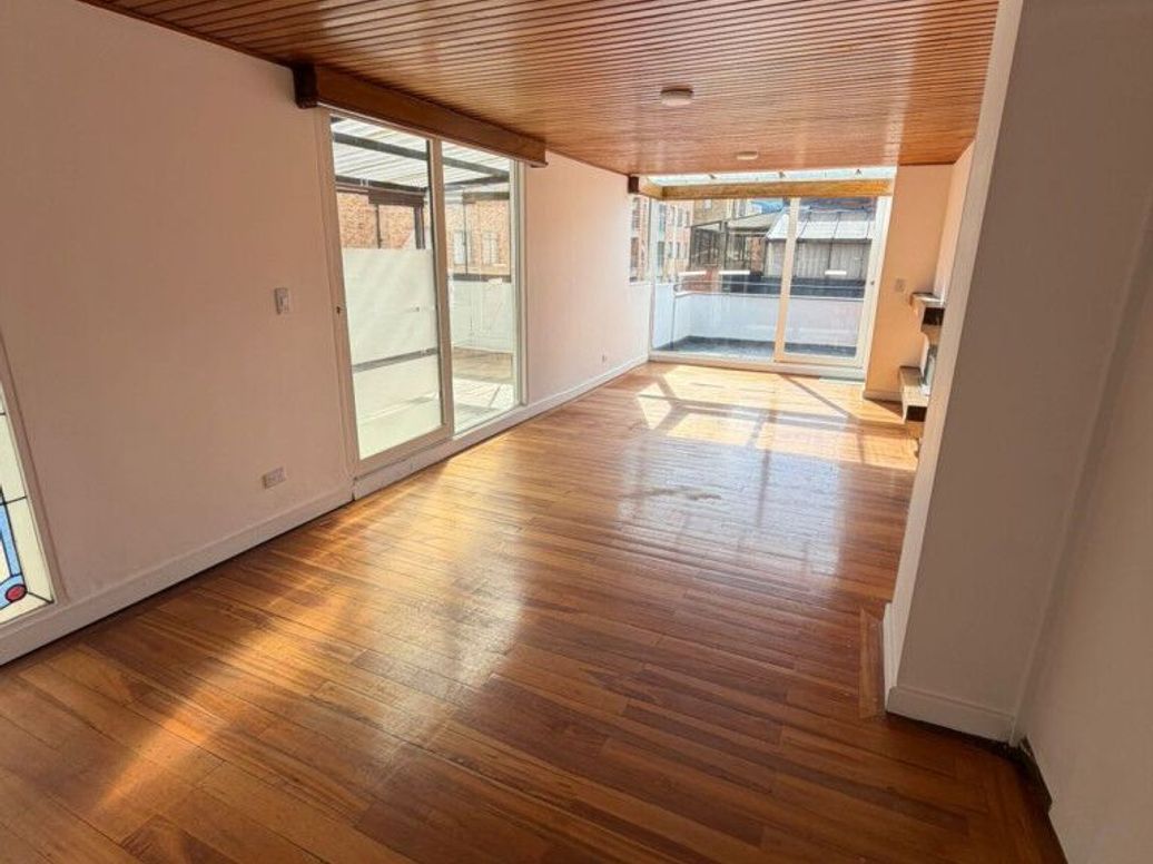 Apartamento de 3 alcobas en venta en Los Cedritos, Bogotá, 155 m² · foto 2 de 20