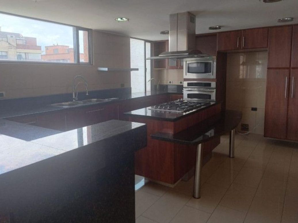 Apartamento de 5 alcobas en venta en San Patricio, Bogotá, 379 m² · foto 2 de 13