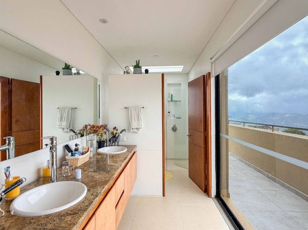 Casa de 4 alcobas en venta en La Merced Norte, Bogotá, 320 m² · foto 19 de 20