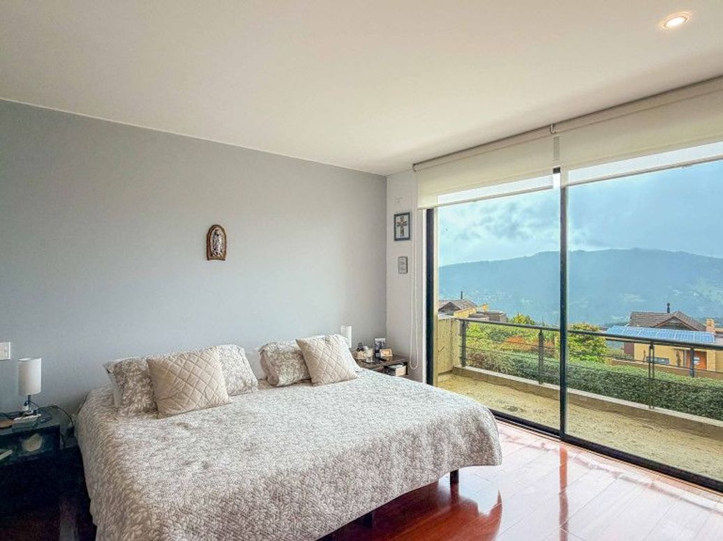 Casa de 4 alcobas en venta en La Merced Norte, Bogotá, 320 m² · foto 13 de 20