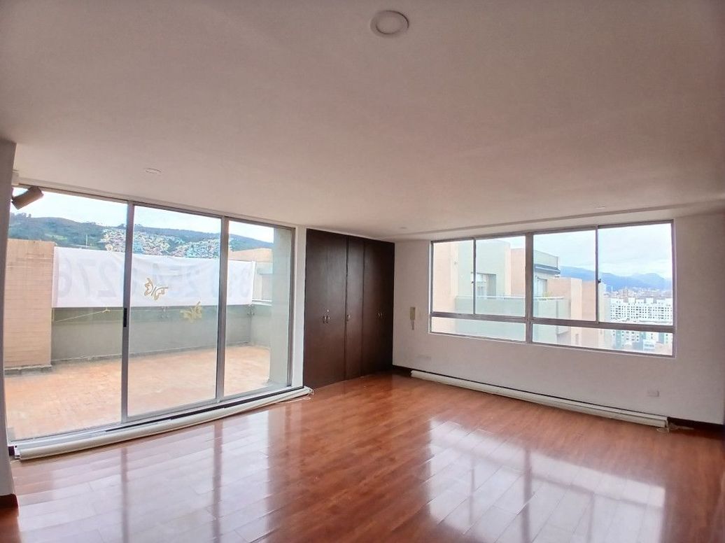 Apartamento de 3 alcobas en venta en Pradera Norte, Bogotá, 168 m² · foto 3 de 20