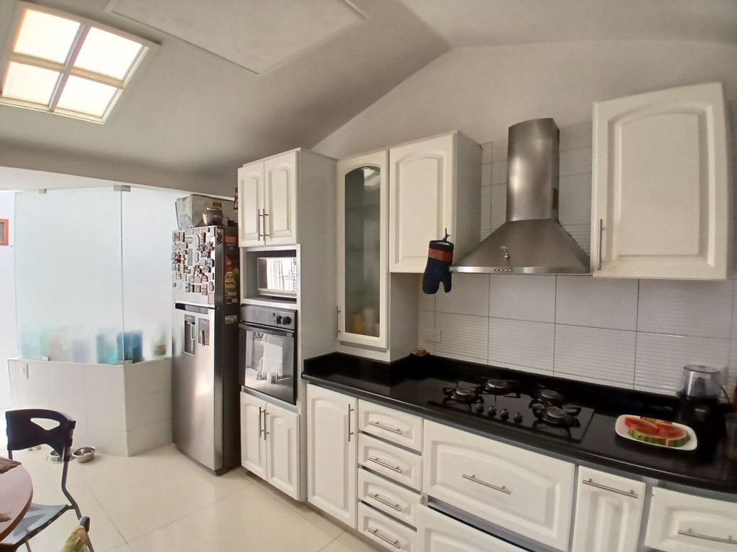 Casa de 3 alcobas en venta en Ub. Cordoba Niza, Bogotá, 228 m² · foto 13 de 19